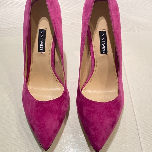 Tatiana Pointy Toe Fuchsia Pumps. - Picture 10 of 12